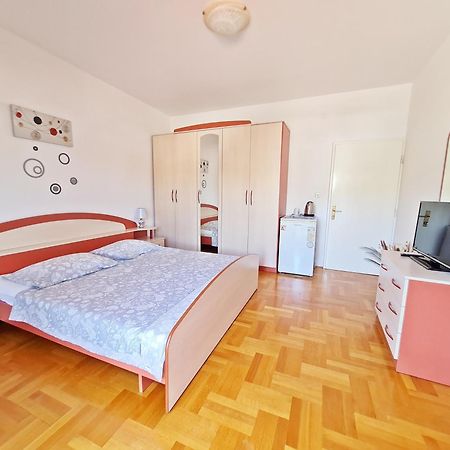 Rooms And Apartments Porat Stobrec Ngoại thất bức ảnh