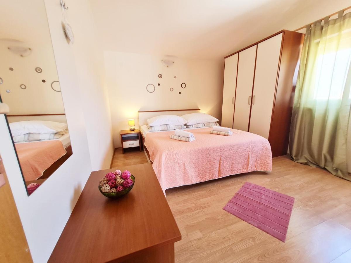 Rooms And Apartments Porat Stobrec Ngoại thất bức ảnh
