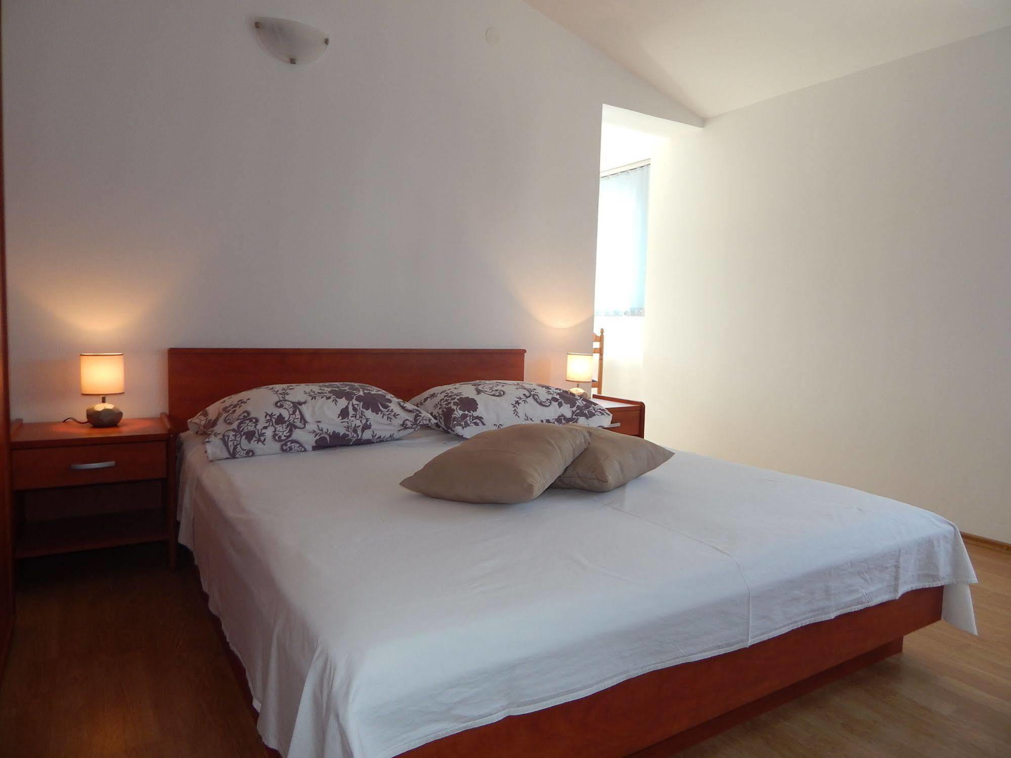 Rooms And Apartments Porat Stobrec Ngoại thất bức ảnh