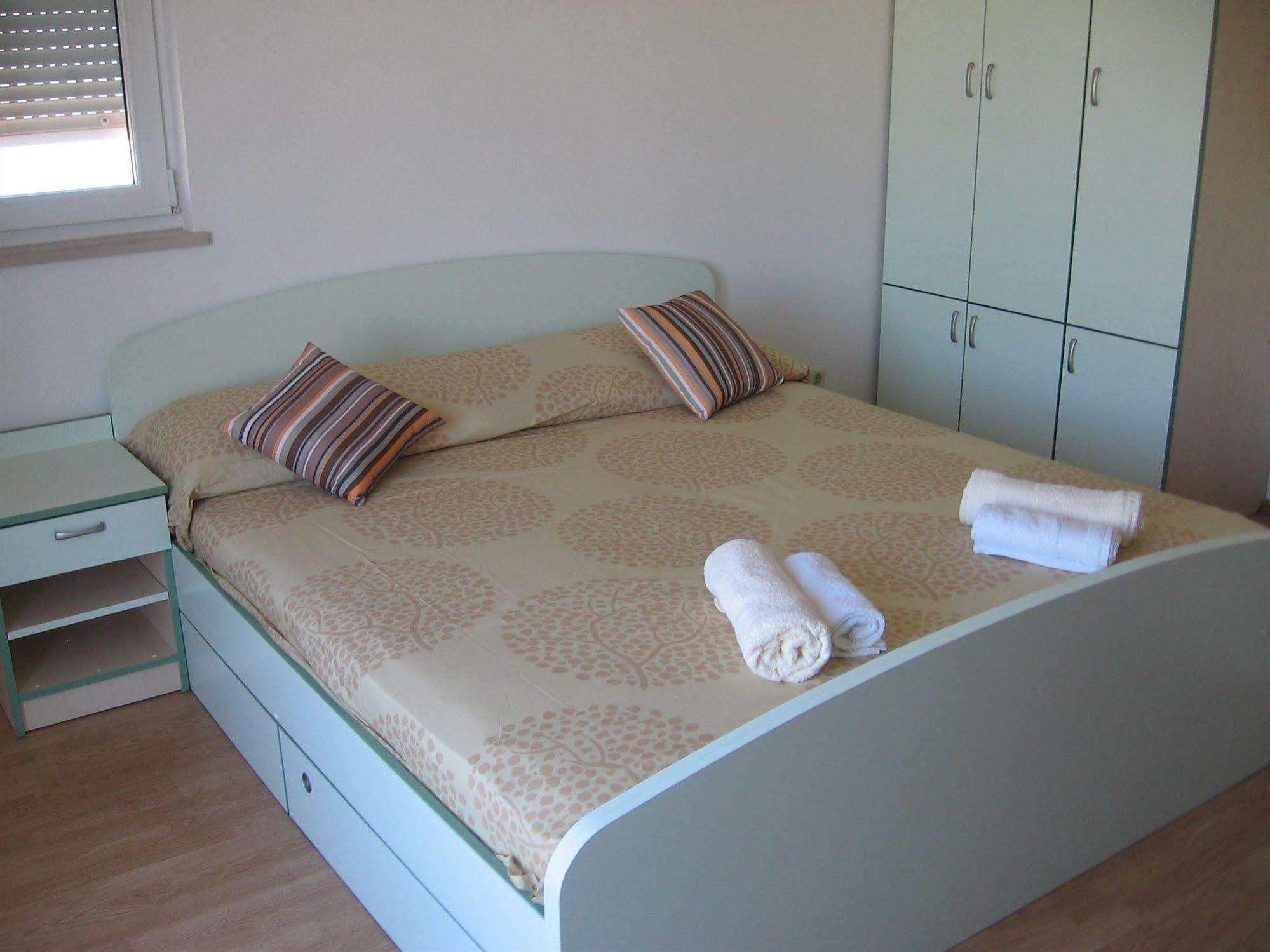 Rooms And Apartments Porat Stobrec Ngoại thất bức ảnh